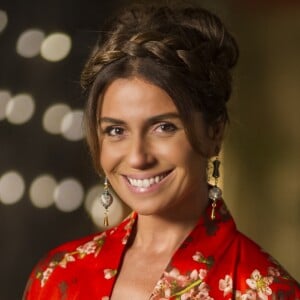 Giovanna Antonelli vive chamando a atenção por conta do seu visual. Na novela 'Sol Nascente', a atriz adotou exibiu os cabelos castanhos e apostou em diversos penteados