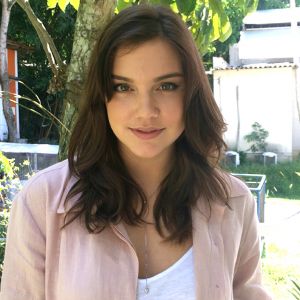Alice Wegmann junta dinheiro para morar sozinha
