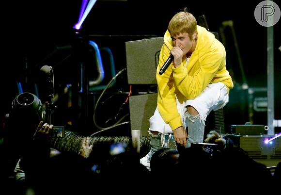 'Justin estava no palco. Foi a gravadora para divulgar a música nova', afirmou um dos fãs de Justin Bieber no Instagram da ex-BBB Mayla