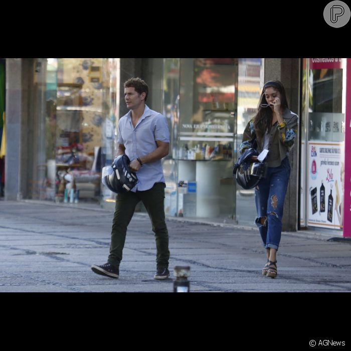 Sophie Charlotte E O Marido Daniel De Oliveira Passearam Na Barra Da Tijuca Zona Oeste Do Rio