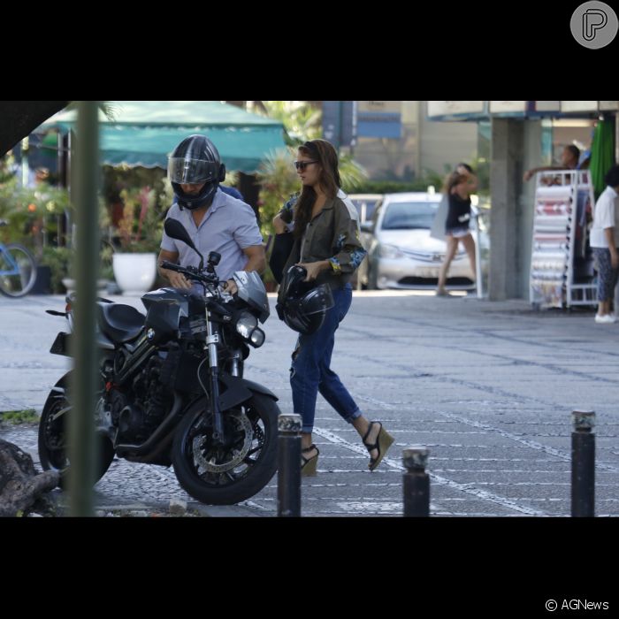 Sophie Charlotte Passeou De Moto Com Marido Pela Barra Da Tijuca Zona Oeste Do Rio Purepeople