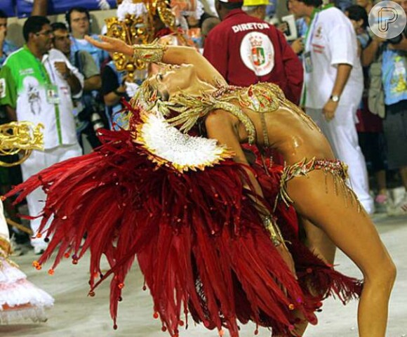 Grazi Massafera é fã de Carnaval e já foi musa do Salgueiro, além de rainha de bateria da Grande Rio