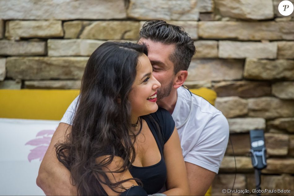 Participantes do BBB Marcos e Emilly terminaram o relacionamento após DR no reality