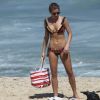 Fiorella Mattheis curtiu praia no Rio de Janeiro e exibiu biquíni da grife Bendita Fashion 