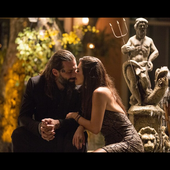 Ralf (Henri Castelli) e Milena (Giovanna Lancellotti) ficam juntos no final da novela 'Sol Nascente'
