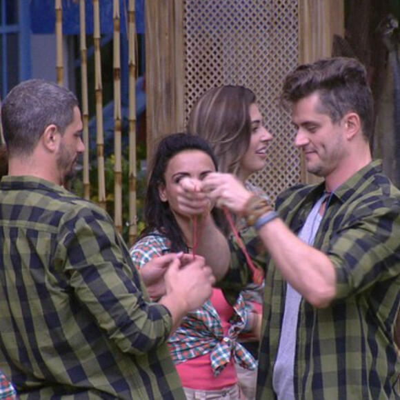 Marcos, novo Anjo do 'BBB17', deu Castigo do Monstro para Rômulo e Daniel