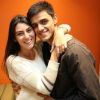 Felipe Simas e Mariana Uhlmann comemoraram o primeiro mês de vida da filha, Maria