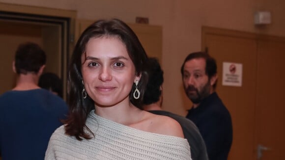 Monica Iozzi prestigia Felipe Simas e Kayky Brito em estreia de peça em SP