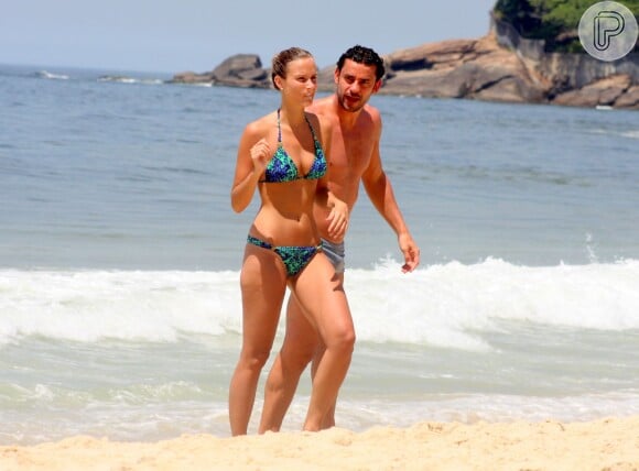 Fred e Paula Armani são flagrados com frequência nas praias cariocas