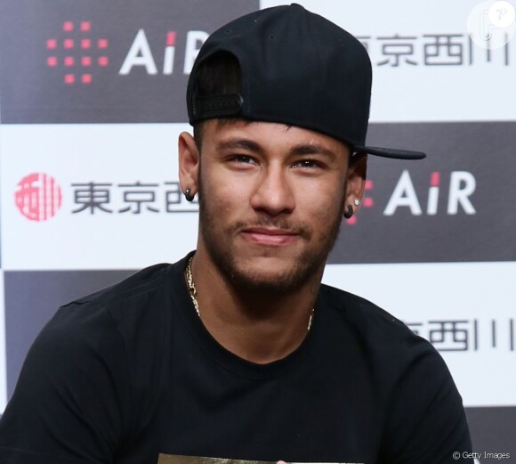 Neymar ganhou uma carta do filho, Davi Lucca, e postou foto em sua rede social