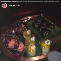 Anitta dispensa dieta em viagem de férias: 'Vou voltar rolando para o Brasil'
