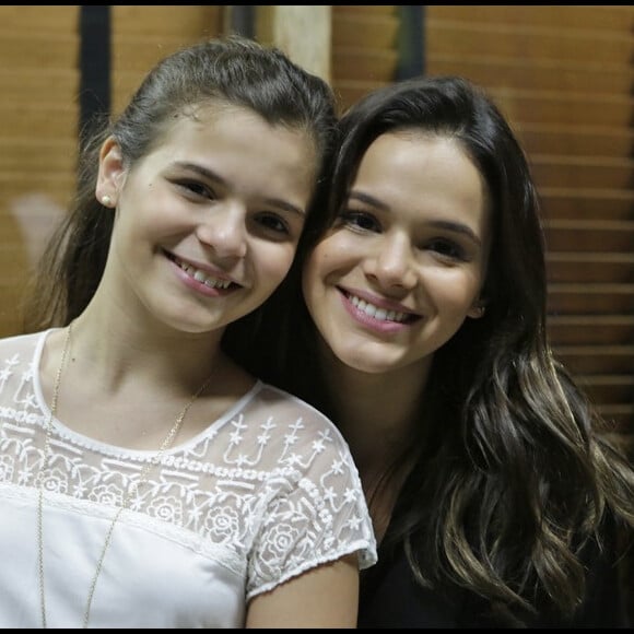 Bruna Marquezine continuou a filmar a irmã: 'Pelas minhas contas, esse é o décimo quinto'