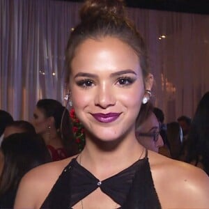 Bruna Marquezine aconselha como manter um bom relacionamento após briga: 'Acho que a melhor coisa é o diálogo, esclarecer as coisas. Mas pessoalmente!'