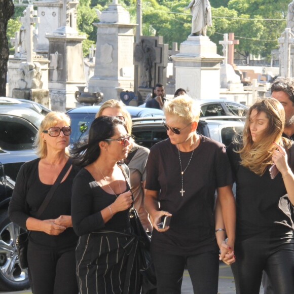 Sasha Meneghel e Xuxa foram acompanhadas de familiares