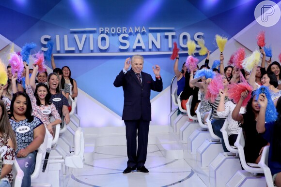 Silvio Santos brincou ao ser questionado sobre seu suposto tratamento contra câncer de pele: 'A moça que faz previsões para mim falou que vou ter que morrer'