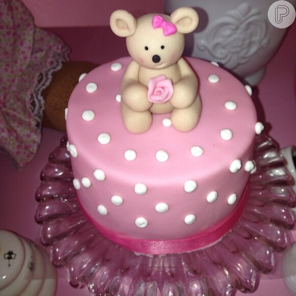 Nivea Stelmann mostrou em seu Instagram detalhes como bolo, docinhos e lembrancinhas e suspirou: 'Mega feliz com meu mundo rosa'