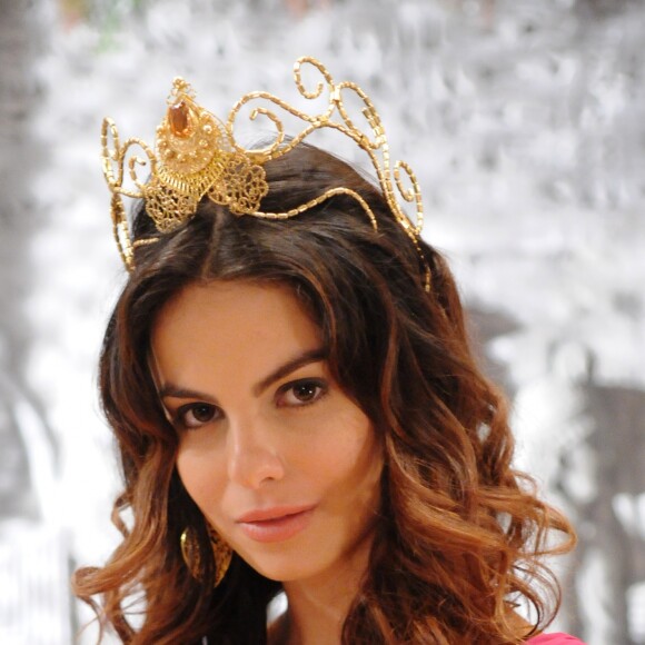 Nitócris (Sthefany Brito) persegue Kassaia (Pérola Faria), sua irmã, e Shamiran (Gabriela Moreyra), sua cunhada, na novela 'O Rico e Lázaro': 'Só deseja o mal dos outros para o bem dela. É difícil, impossível defender'