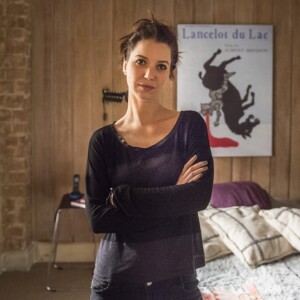 Lorena (Nathalia Dill) confessa a verdade para a irmã e foge do Rio