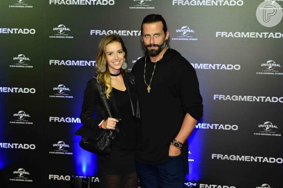 Henri Castelli prestigiou a estreia do filme 'Fragmentado' com a namorada, Maria Fernanda Saad, nesta terça-feira, 21 de março de 2017