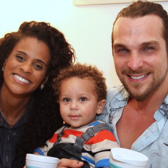 Igor Rickli quer aumentar a família com a mulher, Aline Wirley, mas ponderou, em entrevista ao Purepeople: 'Se depender do Antônio, seria só ele'