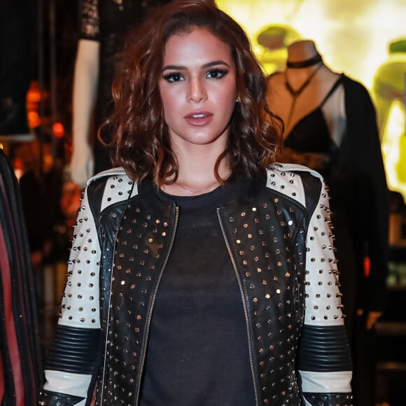 Bruna Marquezine esteve no lançamento da nova coleção da John John, em São Paulo, na noite desta quarta-feira, 22 de março de 2017