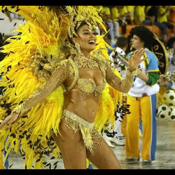 Juliana Paes foi rainha de bateria da Unidos do Viradouro entre 2004 e 2008