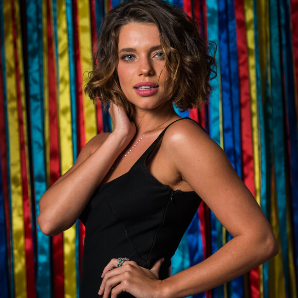 Bruna Linzmeyer falou sobre a relação com os pais após o namoro com a cineasta Kity Feó