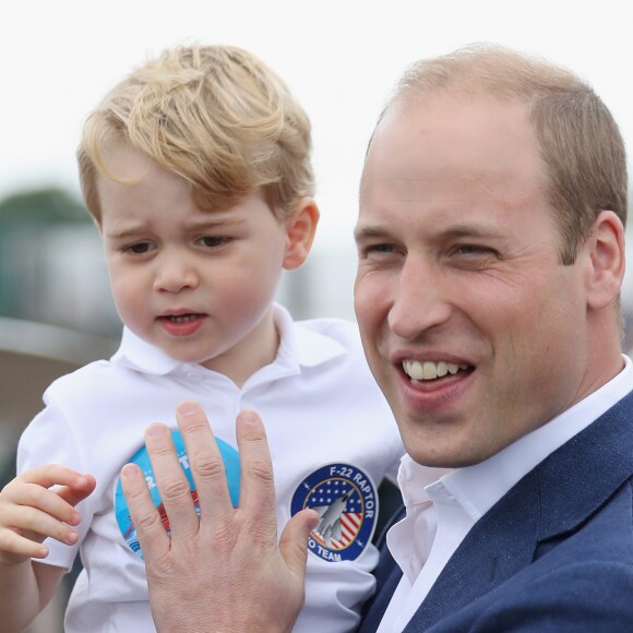 Filho de Kate Middleton e William, príncipe George vai estudar em escola de R$ 23 mil