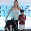 Fernanda Gentil marcou presença com o filho, Gabriel, de 1 ano, e o afilhado, Lucas, de 8