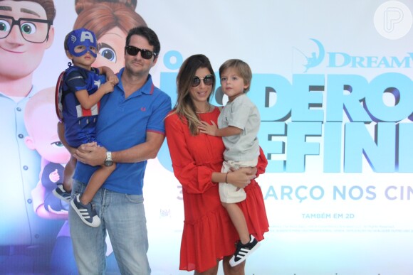 Marcelo Serrado levou a esposa, Roberta Fernandes, e os filhos, Guilherme e Felipe