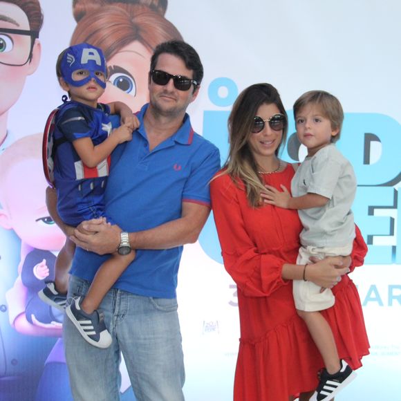 Marcelo Serrado levou a esposa, Roberta Fernandes, e os filhos, Guilherme e Felipe