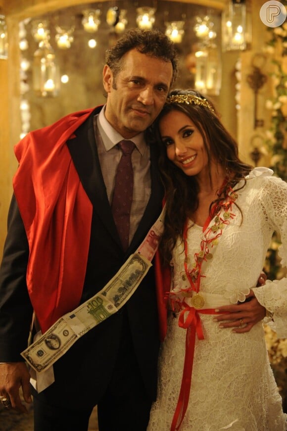 Domingos Montagner na pele do turco Zyah, em 'Salve Jorge', de Gloria Perez. O ator aparece nos bastidores do casamento de seu personagem com Ayla (Tânia Khalil)