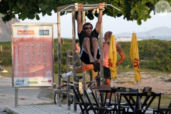 O ator costuma ser visto praticando atividades ao ar livre na orla da praia, no Rio de Janeiro