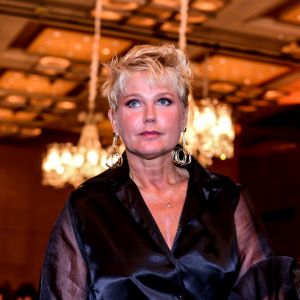 Xuxa Meneghel é criticada na web por postar foto sensual uma semana após morte do pai, Luiz Floriano Meneghel, em 25 de março de 2017