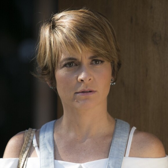 Helô (Claudia Abreu) faz greve de fome para pressionar Mág (Vera Holtz) a acabar com o sequestro, nos últimos capítulos da novela 'A Lei do Amor', a partir de 27 de março de 2017