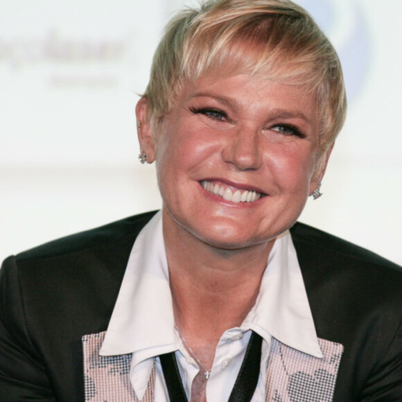 No Instagram, Xuxa revelou que o clique polêmica foi publicado por sua equipe