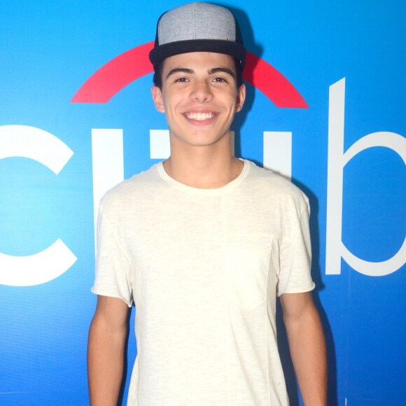 Thomaz Costa marcou presença no show de Larissa Manoela em São Paulo