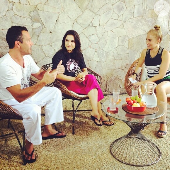 Angélica posta foto entrevistando Malvino Salvador e Kyra Gracie para o 'Estrelas'