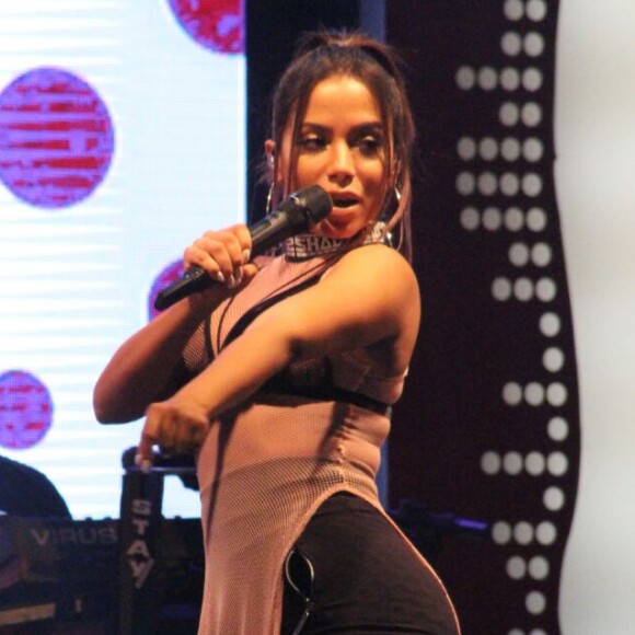 Anitta se apresenta no Coca Cola Festival em Jurerê Internacional, Santa Catarina, em 26 de março de 2017