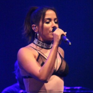 Anitta faz show após retorno das férias nos Estados Unidos