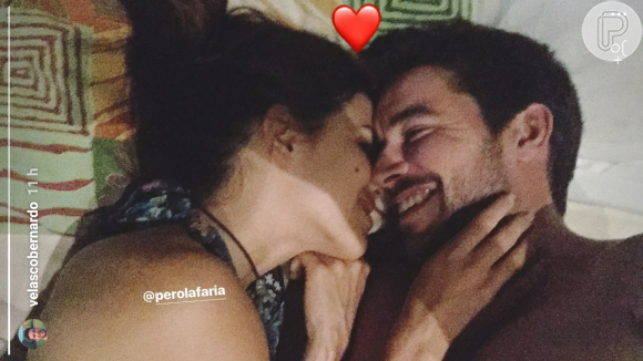 Pérola Faria e Bernardo Velasco apareceram em clima de romance após o jantar