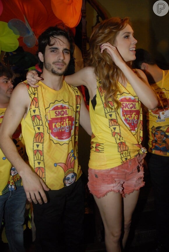 Descolados: Sophia Abrahão curte pré-Carnaval ao lado do namorado, Fiuk, em camarote de cervejaria em Recife, Pernambuco