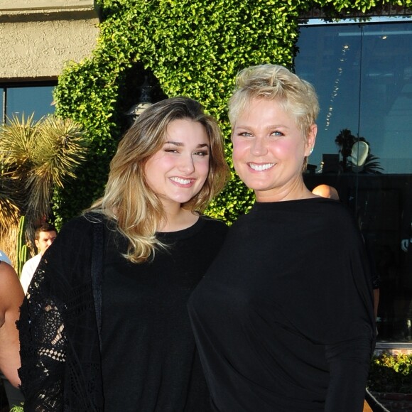 Sasha Meneghel desejou parabéns para a mãe, Xuxa, que completa 54 anos nesta segunda-feira, 27 de março de 2017