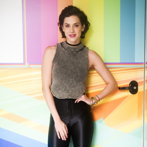 Sophia Abrahão negou que tenha feito teste para substituir Bruna Marquezine na novela 'Prova de Fogo' nesta segunda-feira, 27 de março de 2017