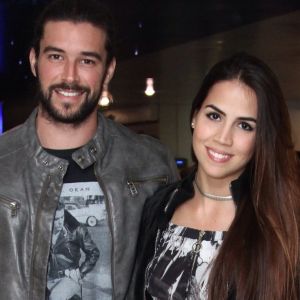 Pérola Faria reata namoro com Bernardo Velasco 11 dias após término e ganha homenagem do ator nesta segunda-feira, dia 27 de março de 2017