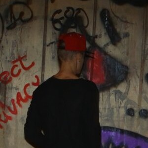 Justin Bieber pichou um muro em 2013, na sua última passagem pelo Brasil