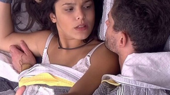'BBB17': Marcos dispensa sexo com Emilly após troca de beijos. 'Estou com sono'