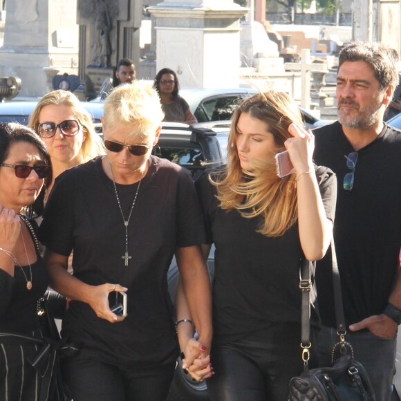 Sasha Meneghel esteve no Brasil para acompanhar Xuxa no velório do avô, Floriano Meneghel
