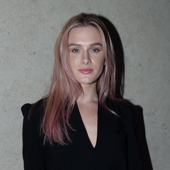 Fiorella Mattheis diz que o namorado, Alexandre Pato, aprovou cabelo rosa para nova personagem em série