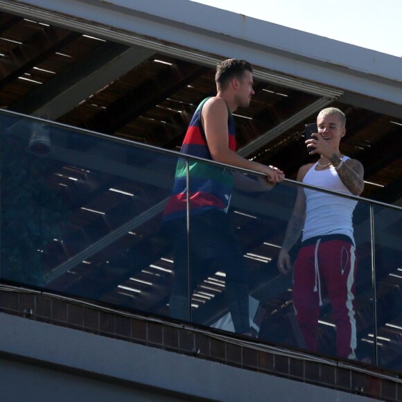 Justin Bieber apareceu sacada do hotel Fasano, em Ipanema, Zona Sul do Rio